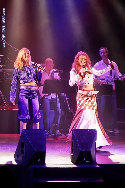 http://www.the-real-abba.com/galerie/cache/vs_THE%20REAL%20ABBA%20live_IMG_1216.jpg